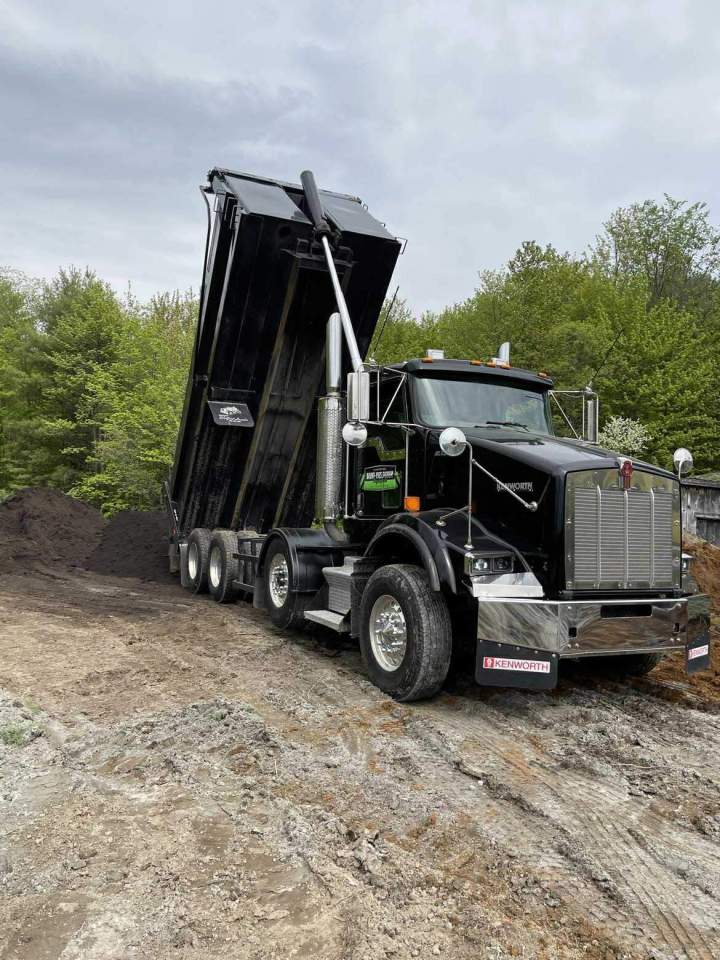 Livraisons de terre sur un chantier Laurentides