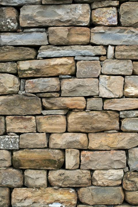 Pour construire des murs de soutènement solides, sollicitez nos services.