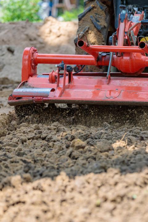 Pour aménager un beau jardin, tirez profit de notre savoir-faire pour la mise en place de terre végétale.
